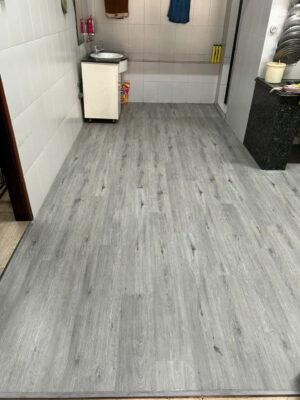 Thi công sàn nhựa hèm khoá tại Bình Dương