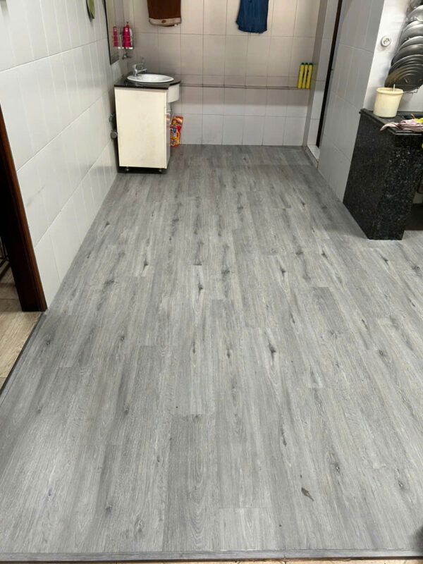 Thi công sàn nhựa hèm khoá tại Bình Dương